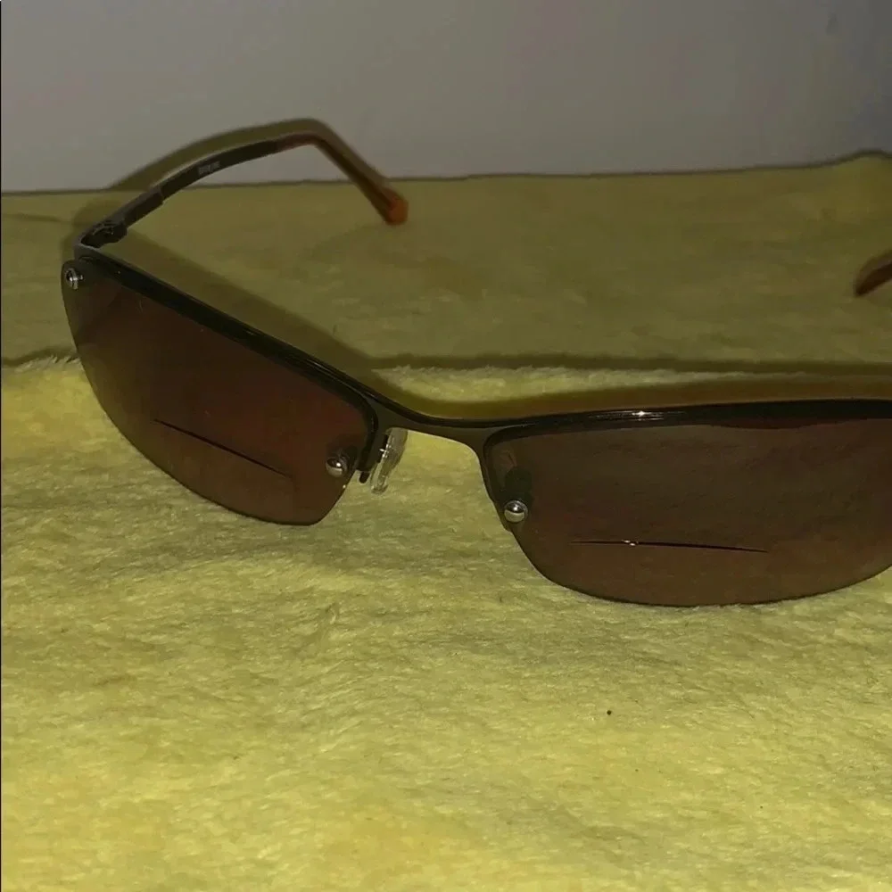 TWOEYES + 3.00 shades